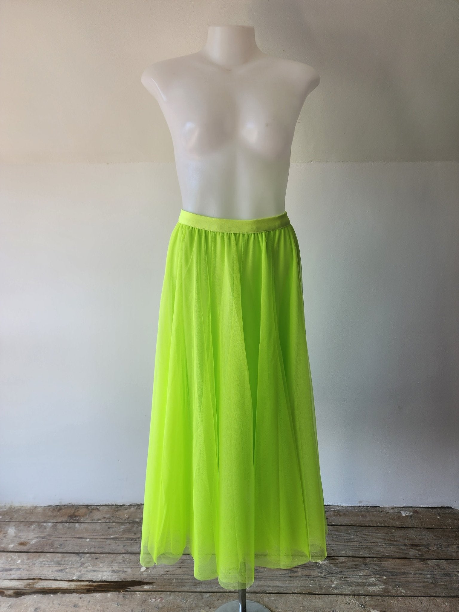 Lime green maxi tulle skirt hotsell